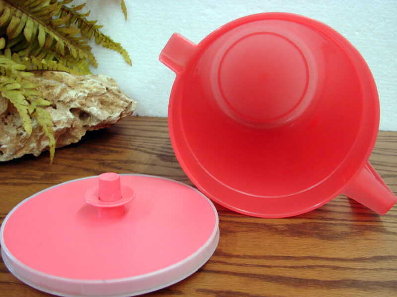 Tupperware Sheer Salmon 4 Qt 1 Gallon #1416 Pitcher w/ Push Button Lid, Moose-R-Us.Com Log Cabin Decor