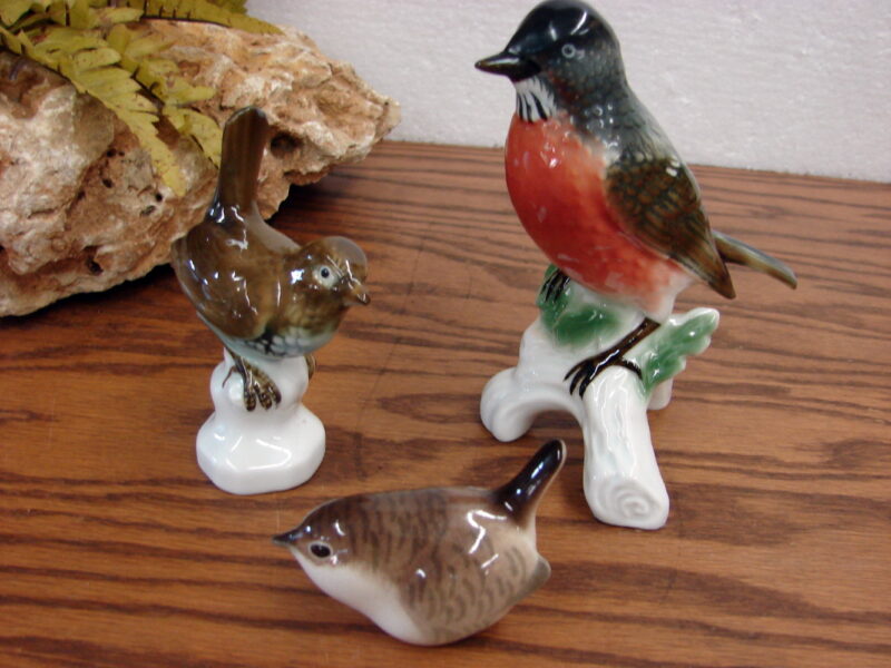 West Germany Bavaria Porcelain China Robin Wren Bird Figurines, Moose-R-Us.Com Log Cabin Decor