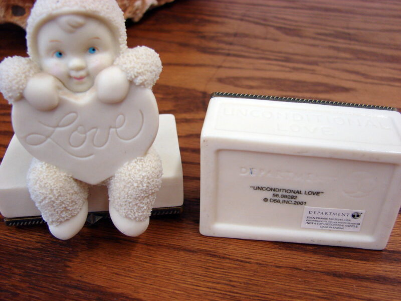 Dept. 56 Snowbabies Unconditional Love Trinket Box 2001, Moose-R-Us.Com Log Cabin Decor