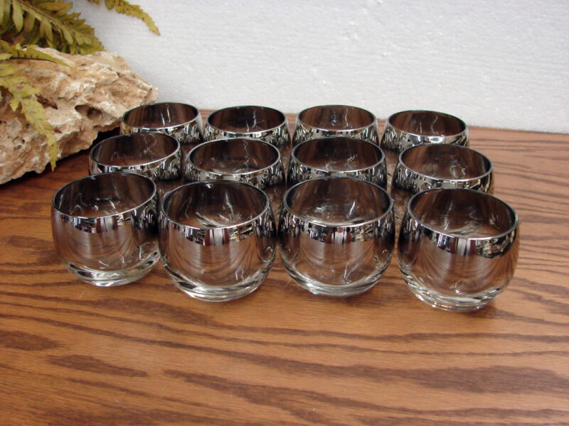 Vintage Dorothy Thorpe Silver Fade Roly Poly Punch Cup Glasses Set/12, Moose-R-Us.Com Log Cabin Decor