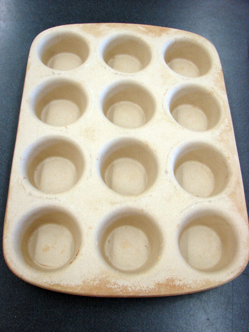 Original Pampered Chef Heritage Stoneware Muffin Pan Discontinued, Moose-R-Us.Com Log Cabin Decor