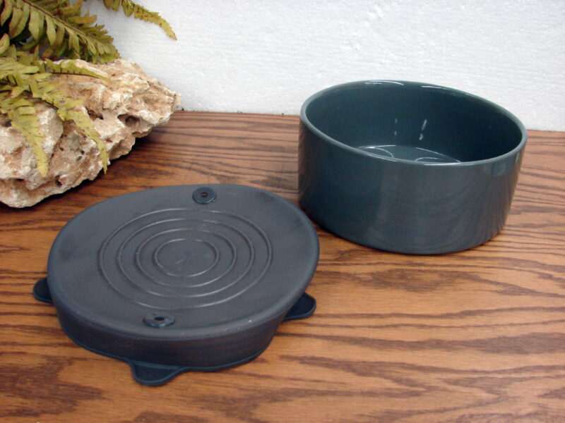 The Pampered Chef Ceramic Quick Cooker Vented Silicone Lid, Moose-R-Us.Com Log Cabin Decor