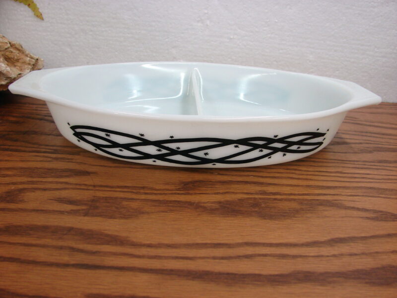 Vintage PYREX Black White Barb Wire 1 1/2 Quart Divided Serving Bowl, Moose-R-Us.Com Log Cabin Decor