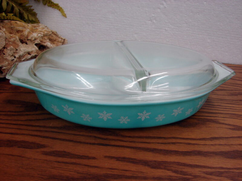 Vintage PYREX Turquoise White Snowflake Divided 1 1/2 Qt w/ Lid, Moose-R-Us.Com Log Cabin Decor