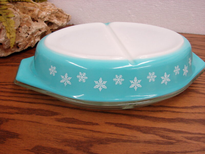 Vintage PYREX Turquoise White Snowflake Divided 1 1/2 Qt w/ Lid, Moose-R-Us.Com Log Cabin Decor