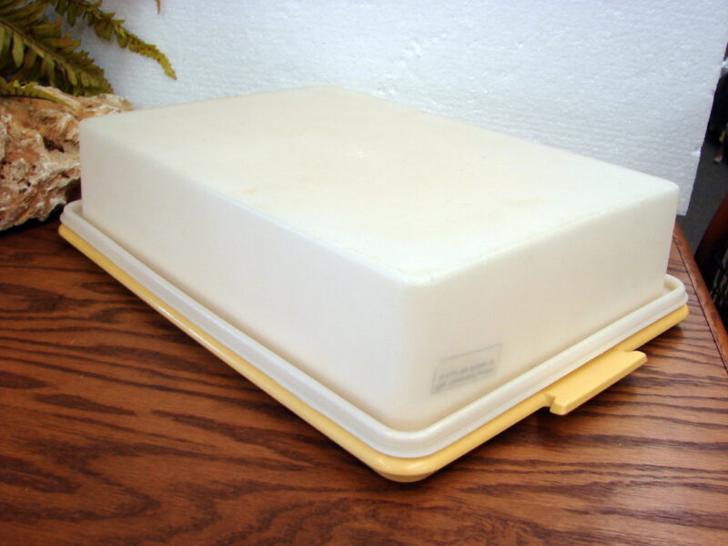 Vintage Tupperware #622 Harvest Gold Fresh &#038; Fancy Cake Rectangular, Moose-R-Us.Com Log Cabin Decor