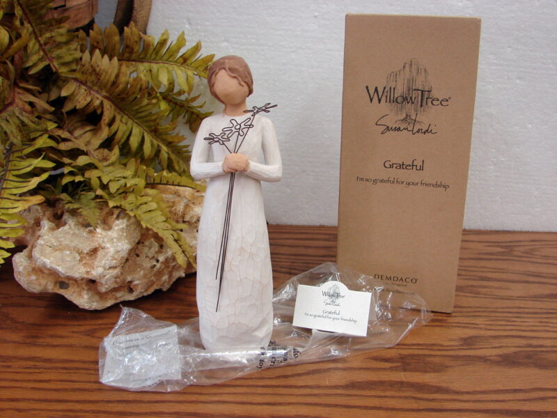 Willow Tree Susan Lordi Grateful Friendship #26147 Figurine NIB, Moose-R-Us.Com Log Cabin Decor