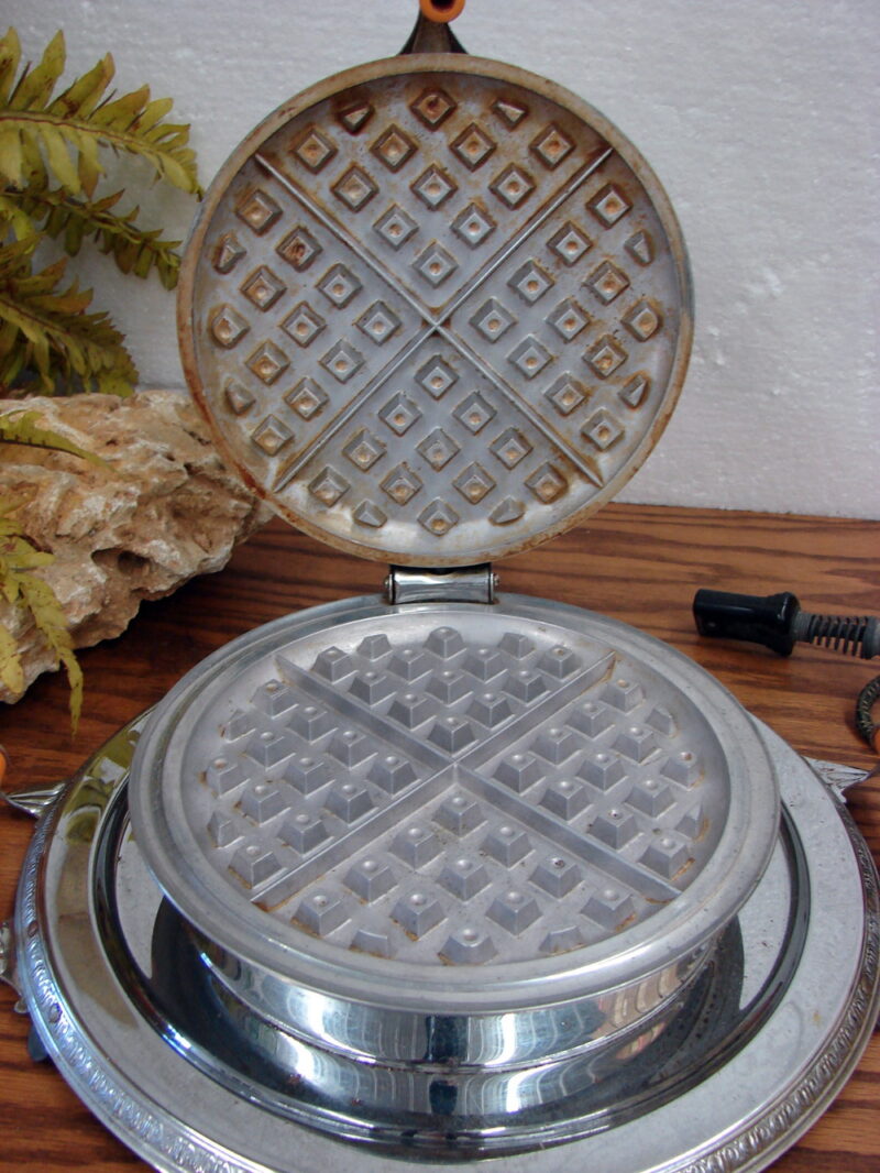 Vintage Electric Art Deco Waffle Iron GE Hot Point Butterscotch Bakelite Handles, Moose-R-Us.Com Log Cabin Decor