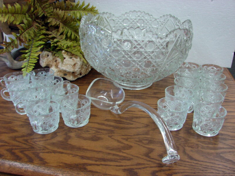 Vintage LE Smith Glass Daisy Button Punch Bowl 18 Cups Glass Ladle 20 pc Set, Moose-R-Us.Com Log Cabin Decor