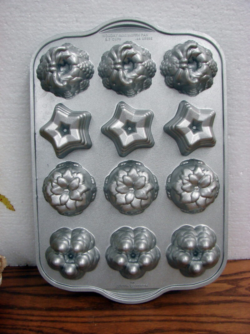 Nordic Ware Holiday Mini Muffin Bundt Pan 2.7 Cups Like New, Moose-R-Us.Com Log Cabin Decor