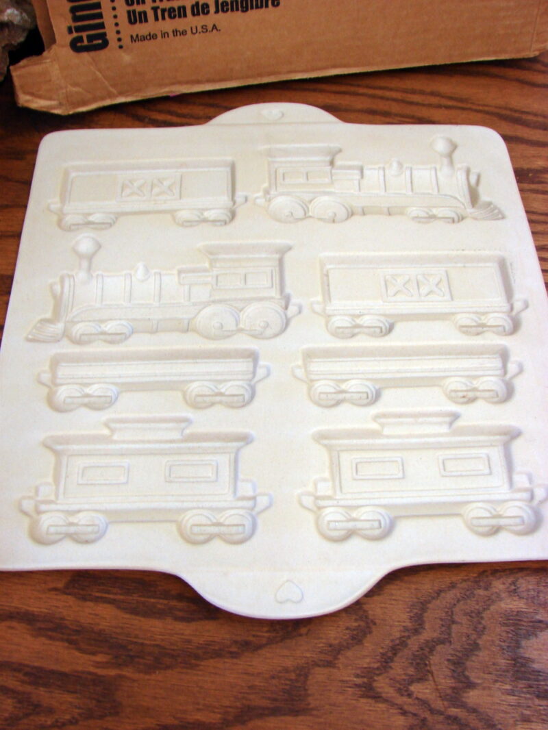 The Pampered Chef Gingerbread Home Town Train New In Box #1806, Moose-R-Us.Com Log Cabin Decor