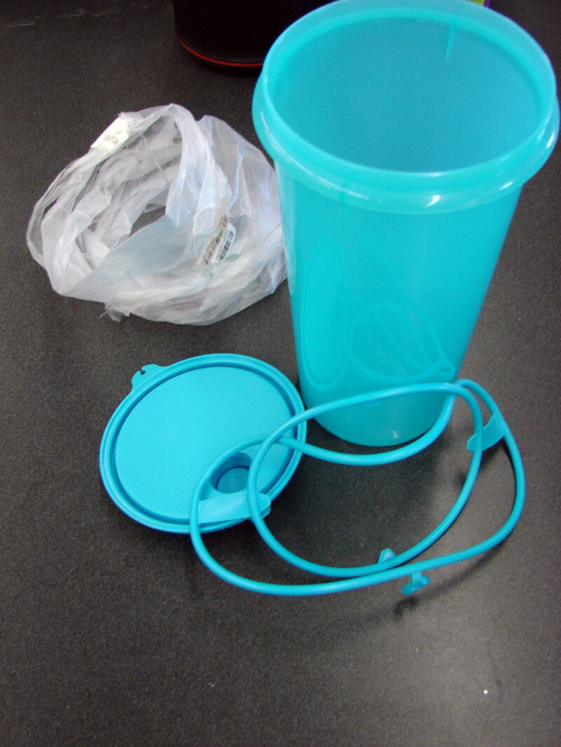 NOS Tupperware Super Mega Tumbler Lid w/ Cariolier Handle 48oz Turquoise, Moose-R-Us.Com Log Cabin Decor