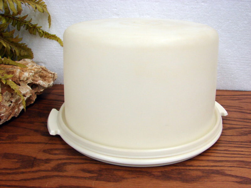 Vintage Tupperware Large White Cake Storage #684 No Handle, Moose-R-Us.Com Log Cabin Decor