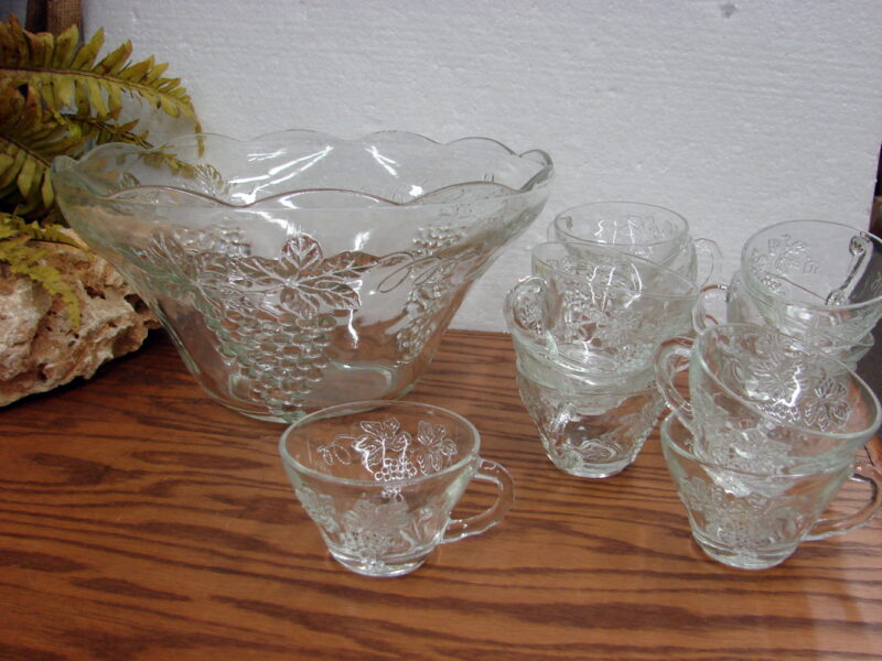 Vintage Anchor Hocking 1960&#8217;s Grape Cluster Punch Bowl 12 Cups, Moose-R-Us.Com Log Cabin Decor