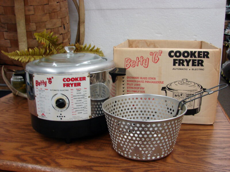 Vintage Betty G Dutch Oven Deep Fryer Cooker 5 qt Original Box, Moose-R-Us.Com Log Cabin Decor