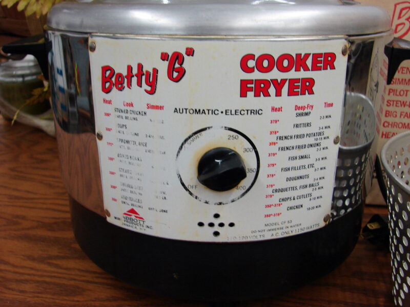 Vintage Betty G Dutch Oven Deep Fryer Cooker 5 qt Original Box, Moose-R-Us.Com Log Cabin Decor