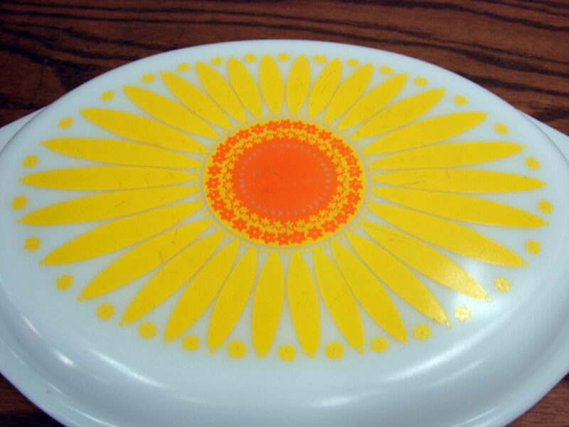 Vintage PYREX Yellow Daisy Sunflower Lid For 2 1/2 Qt Oval Casserole, Moose-R-Us.Com Log Cabin Decor