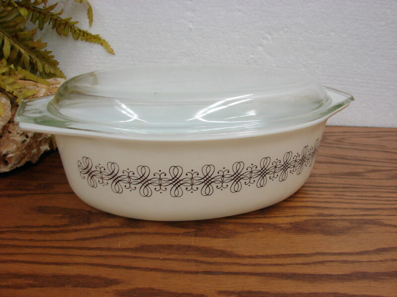 Vintage PYREX #045 Empire Scroll Filigree 2 1/2 Qt w/ Lid, Moose-R-Us.Com Log Cabin Decor