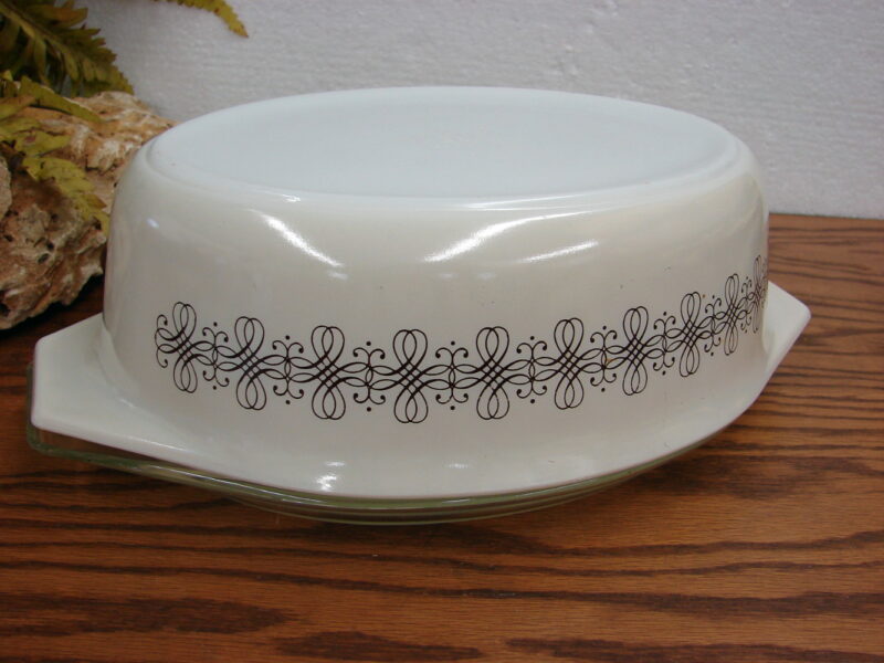 Vintage PYREX #045 Empire Scroll Filigree 2 1/2 Qt w/ Lid, Moose-R-Us.Com Log Cabin Decor