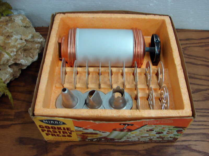 Vintage Mirro Cookie Pastry Press 12 Discs 3 Pastry Tips Original Box, Moose-R-Us.Com Log Cabin Decor