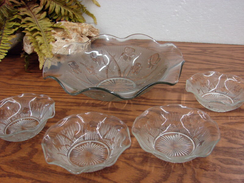 Vintage Jeanette Clear Glass Iris Herringbone Ruffled Serving Berry Bowl Set, Moose-R-Us.Com Log Cabin Decor