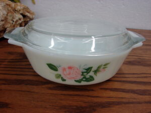 Newer Pyrex #222 8 x 8 x 2 Baking Brownie Bar Glass Dish w/ Lid, Moose-R-Us.Com Log Cabin Decor