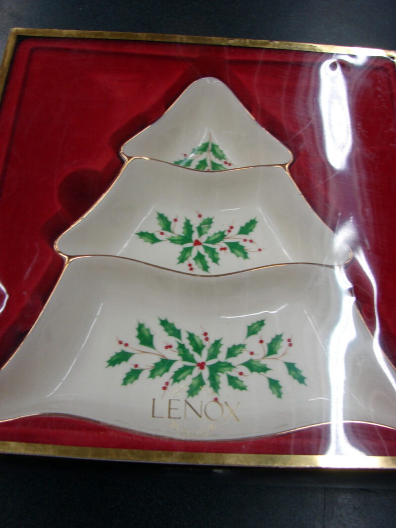 Lenox Holiday Tree Divided Server Holly Gold Trim New in Box, Moose-R-Us.Com Log Cabin Decor