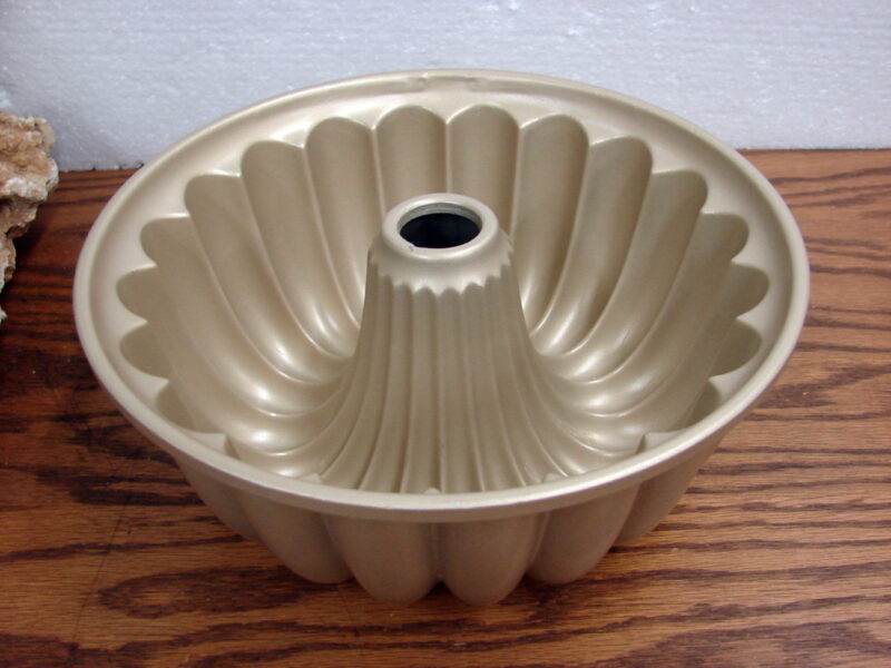 Vintage Nordic Ware Elegant Party Bundt Pan 10 Cup Tan Champagne, Moose-R-Us.Com Log Cabin Decor