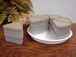 Tupperware Suzette 608 Divided 3 Section Center Handle Lid, Moose-R-Us.Com Log Cabin Decor