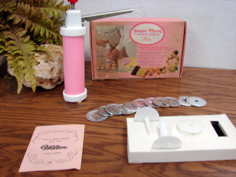 Vintage Wilton Pink Sugar Plum Cookie Press Spritz Cookies Original Box, Moose-R-Us.Com Log Cabin Decor