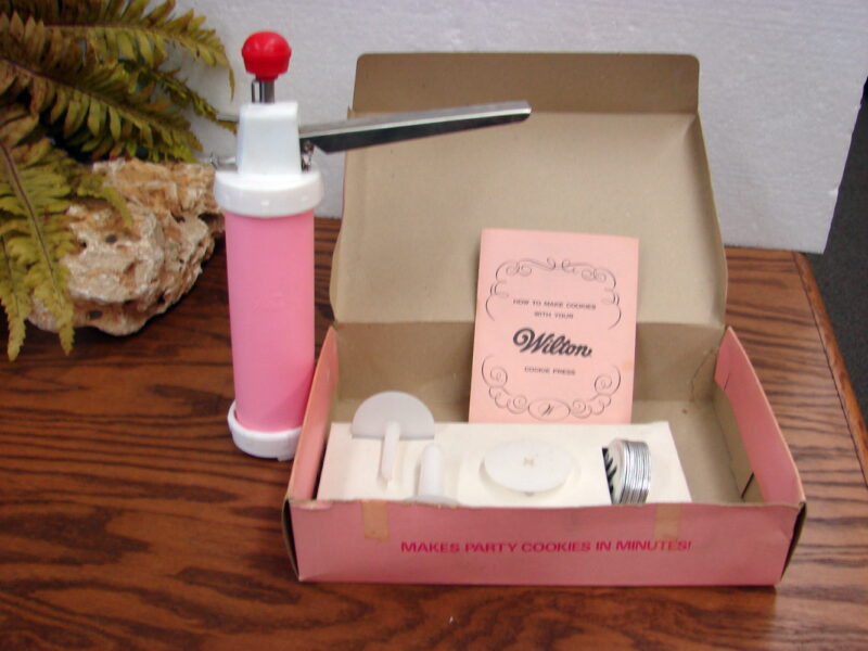 Vintage Wilton Pink Sugar Plum Cookie Press Spritz Cookies Original Box, Moose-R-Us.Com Log Cabin Decor