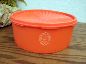 Tupperware Thatsa Bowl Jumbo 59 Cup/14L Fuchsia Hot Pink White Seal, Moose-R-Us.Com Log Cabin Decor