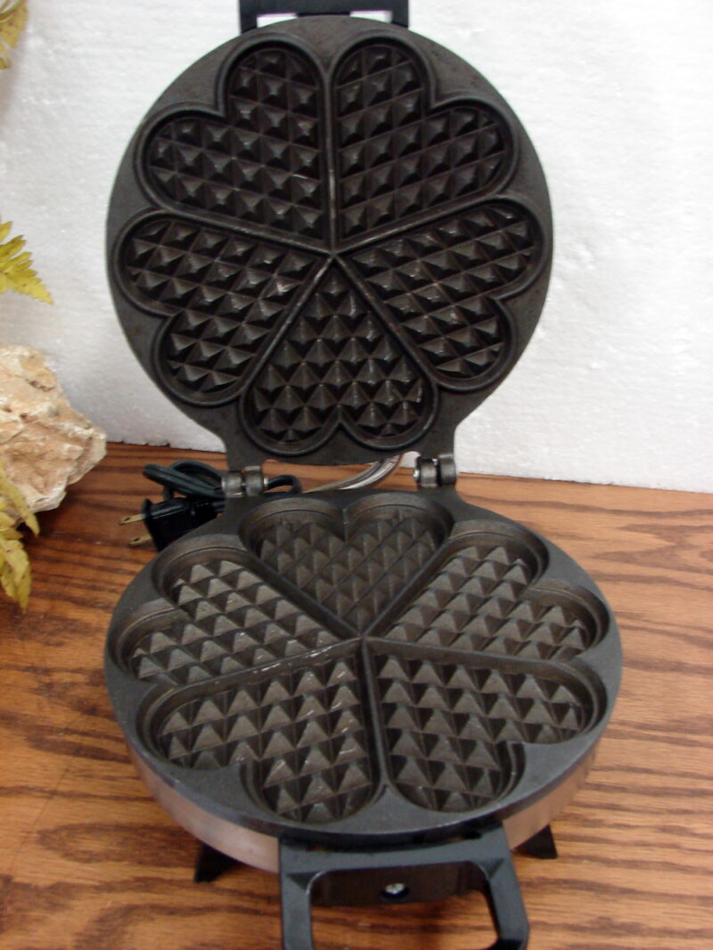 Vintage Electric Vitantonio Five of Hearts Waffle Iron Tested Working, Moose-R-Us.Com Log Cabin Decor