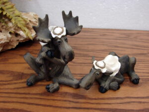 Retired Big Sky Carvers Mountain Mooses Phyllis Driscoll Moose Couple Lean on Me, Moose-R-Us.Com Log Cabin Decor