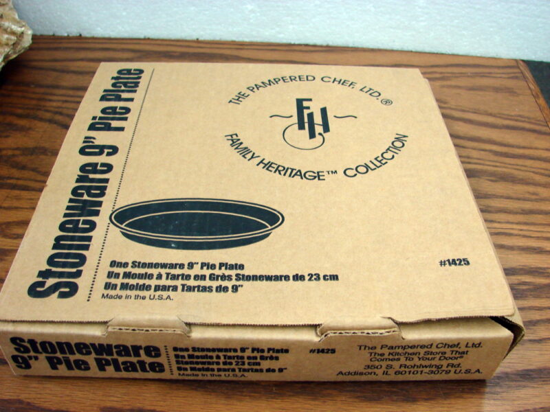 Pampered Chef Stoneware 9&#8243; Pie Plate #1425 New in Box w/ Scraper, Moose-R-Us.Com Log Cabin Decor