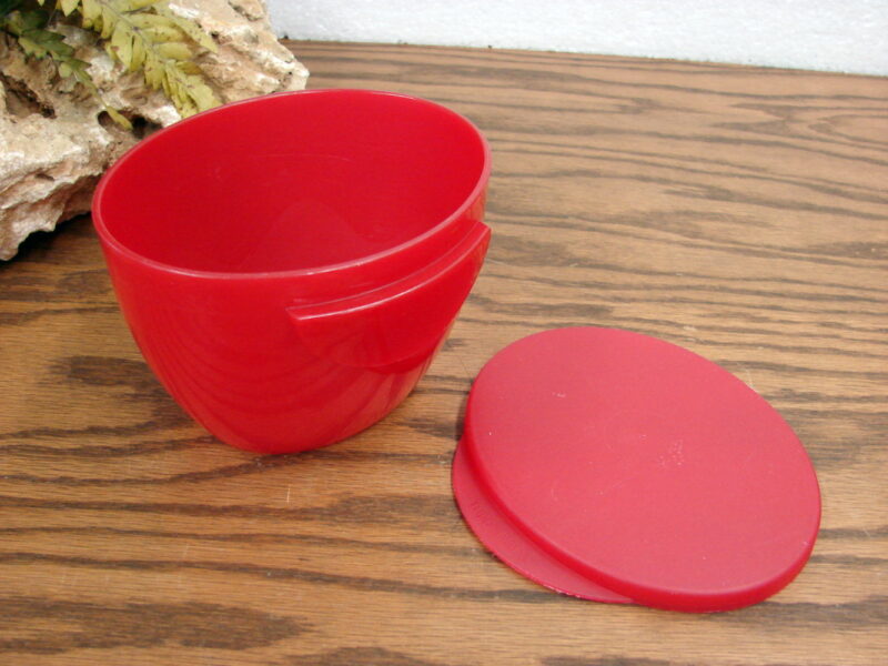 Vintage Tupperware Chip &#038; Dip Oval Dip Bowl w/ Lid #4626 Red, Moose-R-Us.Com Log Cabin Decor