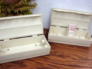 Vintage Tupperware Set/2 Dusty Rose Pink Spice Shaker 1846 1843, Moose-R-Us.Com Log Cabin Decor