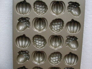 Nordic Ware Holiday Mini Muffin Bundt Pan 2.7 Cups Like New, Moose-R-Us.Com Log Cabin Decor